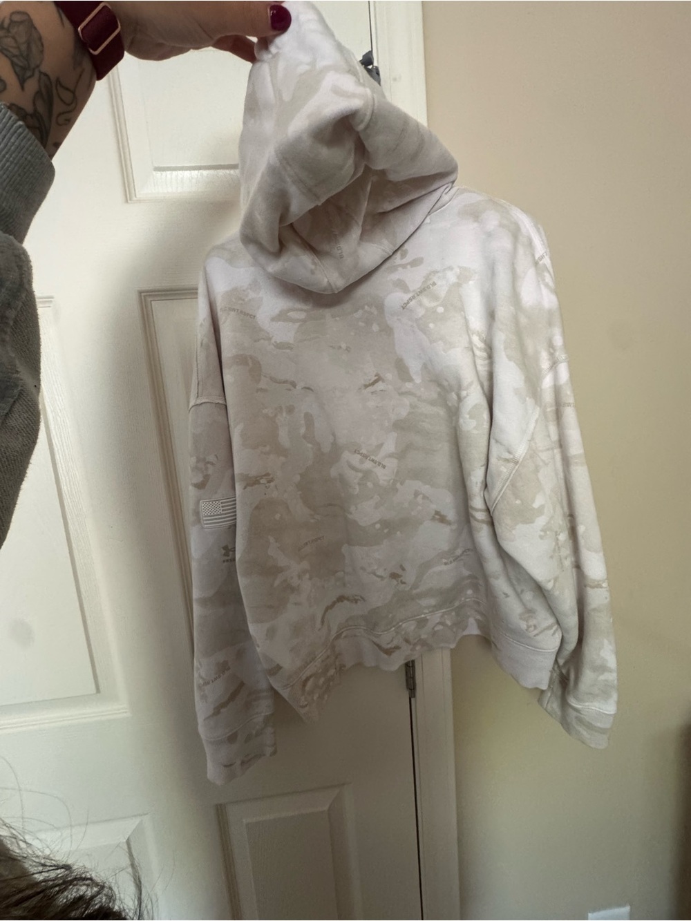 Under Armour Light Beige Tie-Dye Hoodie with Bull Logo - Picture 5 of 6